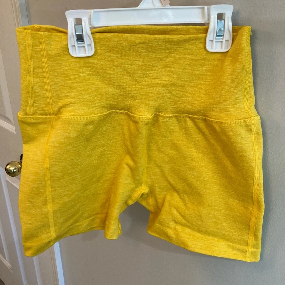 ALPHALETE Women’s Yellow biker Shorts Athletic Biker Running SIZE Small